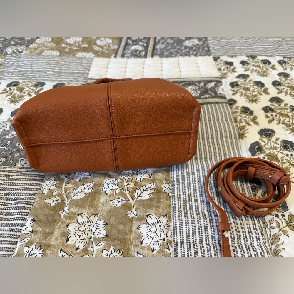 Elegant Brown Handbag - Picture 4 of 8